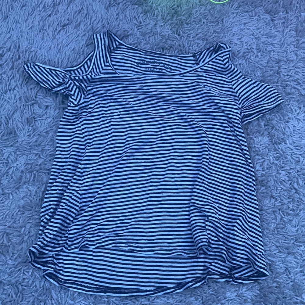 cute top/holes in shoulders